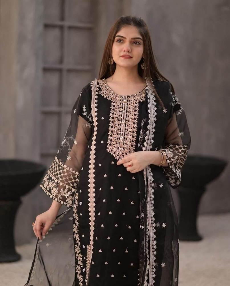 3 Pcs Women's Stitched Embroidered Suit.